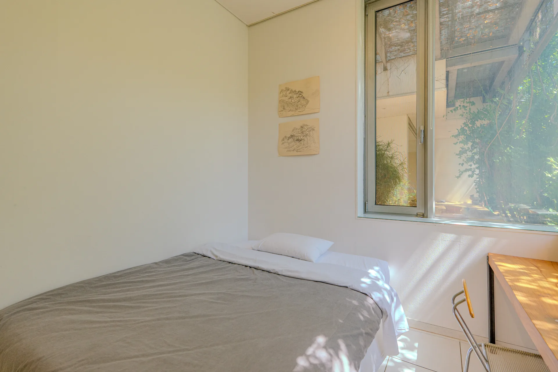 Studio WHITE Image 5